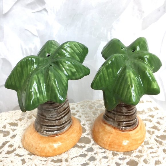 Pottery Barn Coconut Tree Salt & Pepper Shaker - Picture 2 of 10